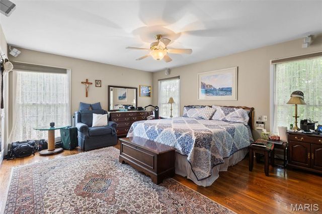 10469 White Bridge Lane, St Louis, MO 63141