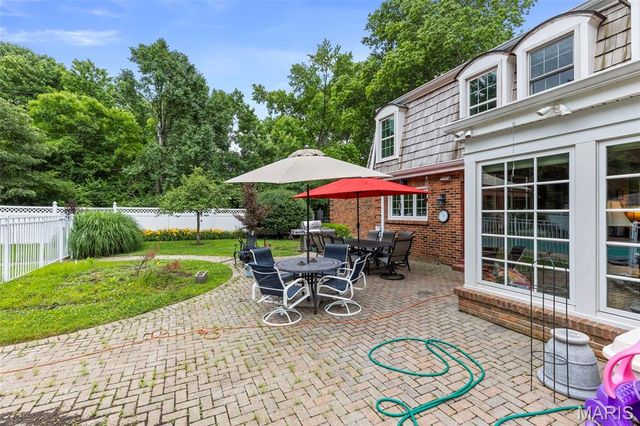 10469 White Bridge Lane, St Louis, MO 63141