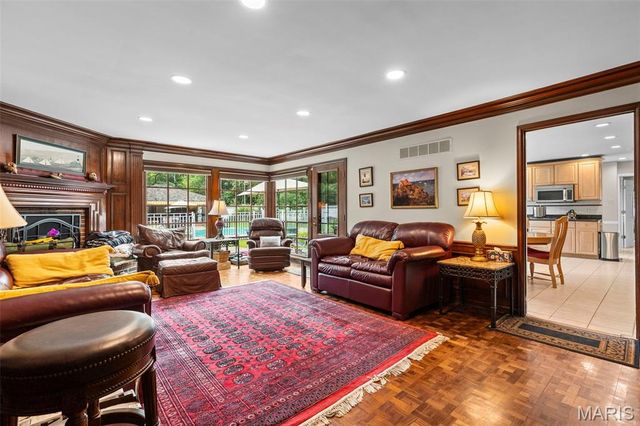 10469 White Bridge Lane, St Louis, MO 63141