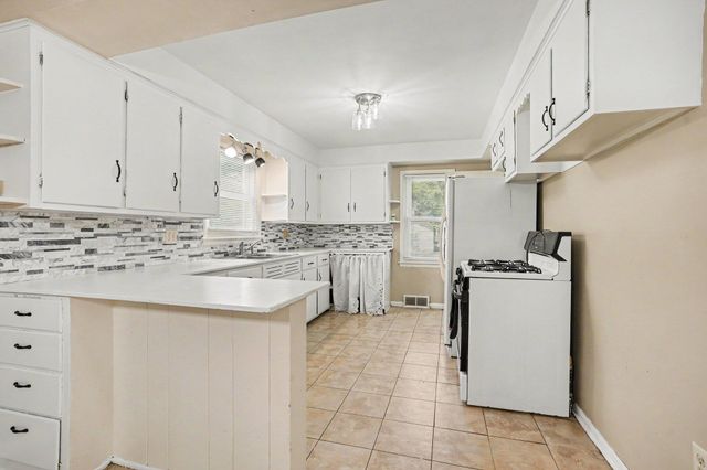 1425 Sunnyside Drive, Kalamazoo Twp, MI 49048