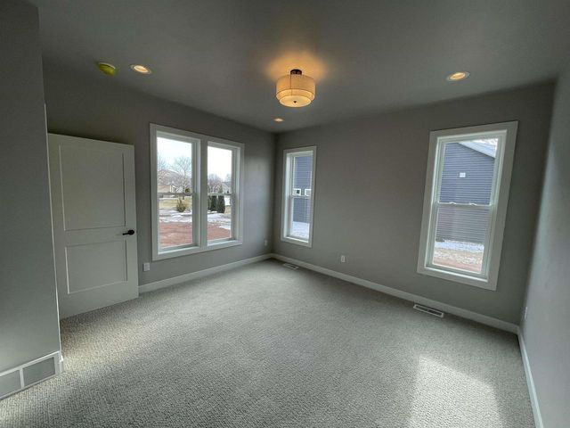 882 WHISPER FALLS LANE, Menasha, WI 54952