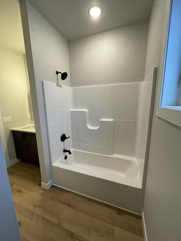 882 WHISPER FALLS LANE, Menasha, WI 54952