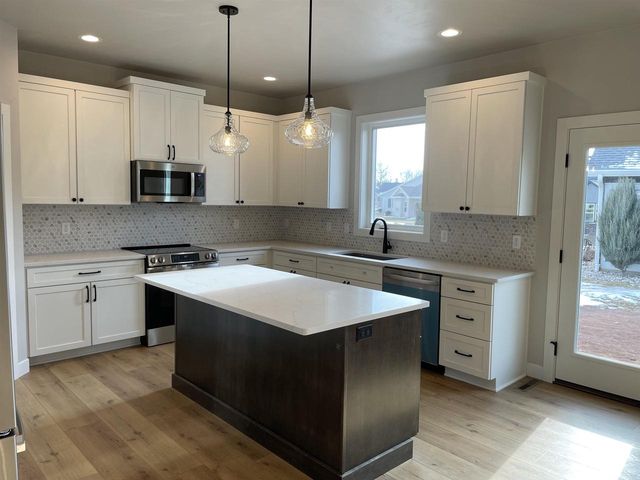 882 WHISPER FALLS LANE, Menasha, WI 54952