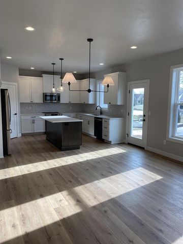 882 WHISPER FALLS LANE, Menasha, WI 54952