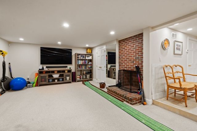 117 Deer Path Ln, Weston, MA 02493
