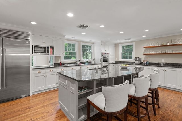 117 Deer Path Ln, Weston, MA 02493