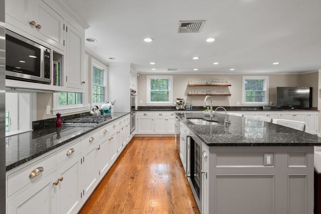 117 Deer Path Ln, Weston, MA 02493