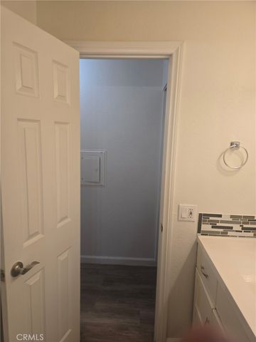 5941 Limonite Avenue D, Jurupa Valley, CA 92509