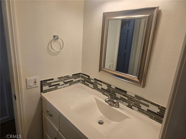 5941 Limonite Avenue D, Jurupa Valley, CA 92509