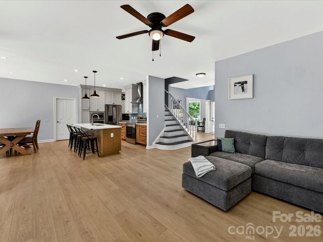 620 Meadow Lake Drive, Matthews, NC 28105