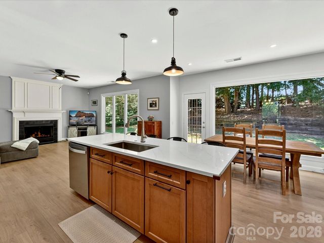 620 Meadow Lake Drive, Matthews, NC 28105