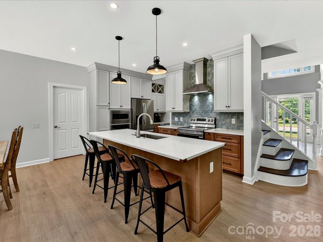 620 Meadow Lake Drive, Matthews, NC 28105