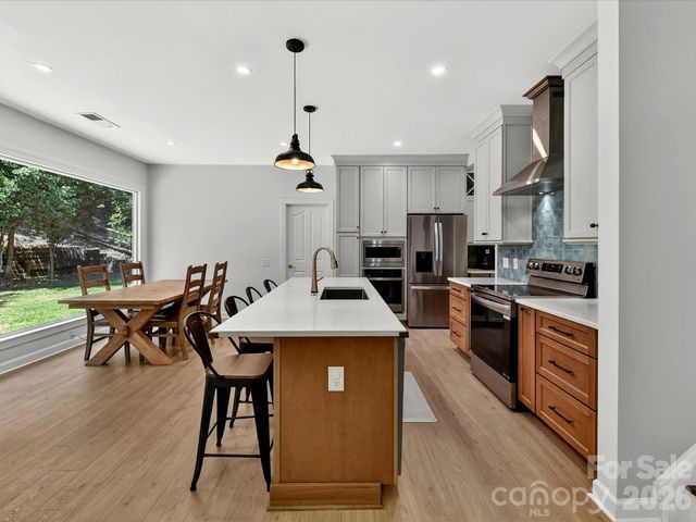 620 Meadow Lake Drive, Matthews, NC 28105