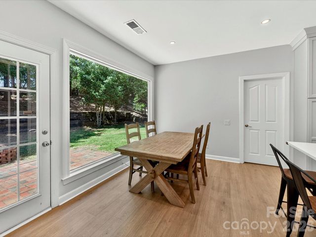 620 Meadow Lake Drive, Matthews, NC 28105