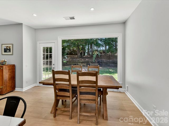 620 Meadow Lake Drive, Matthews, NC 28105