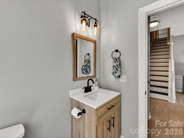 620 Meadow Lake Drive, Matthews, NC 28105