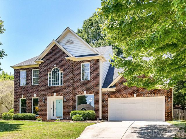 620 Meadow Lake Drive, Matthews, NC 28105