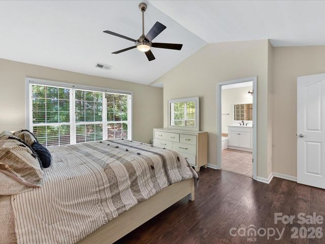 620 Meadow Lake Drive, Matthews, NC 28105