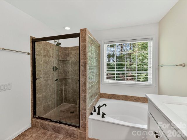 620 Meadow Lake Drive, Matthews, NC 28105