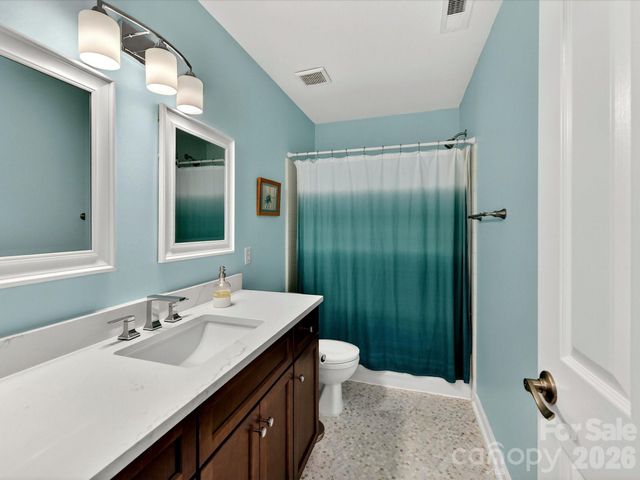 620 Meadow Lake Drive, Matthews, NC 28105