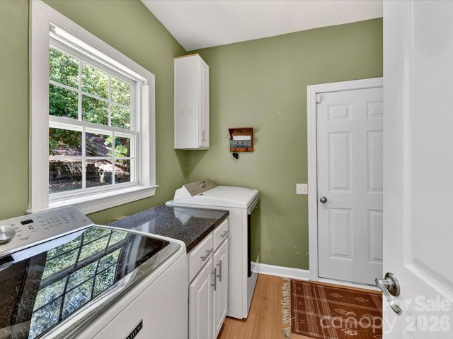 620 Meadow Lake Drive, Matthews, NC 28105