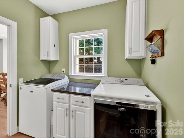 620 Meadow Lake Drive, Matthews, NC 28105