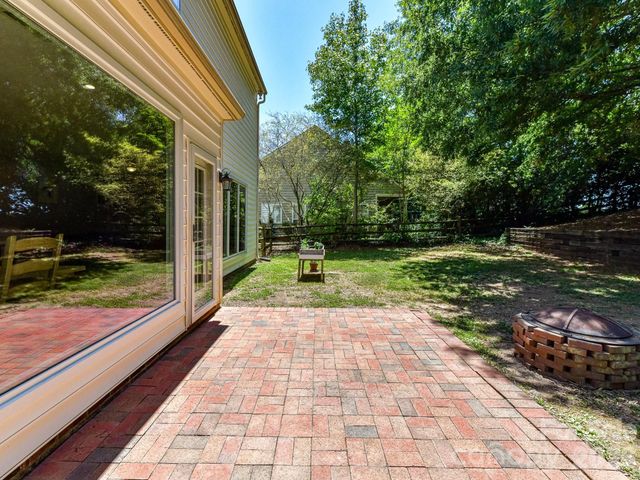 620 Meadow Lake Drive, Matthews, NC 28105