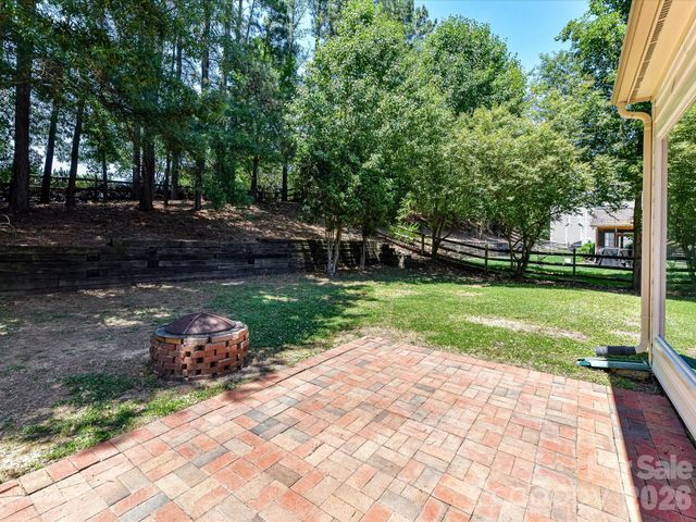 620 Meadow Lake Drive, Matthews, NC 28105