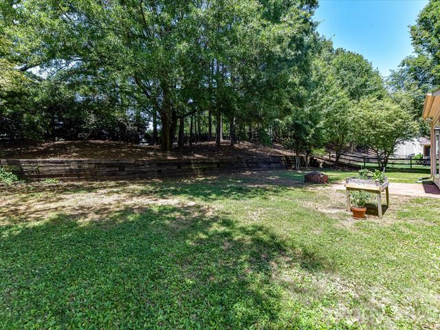 620 Meadow Lake Drive, Matthews, NC 28105