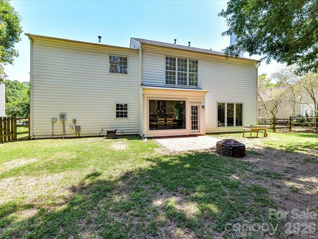 620 Meadow Lake Drive, Matthews, NC 28105