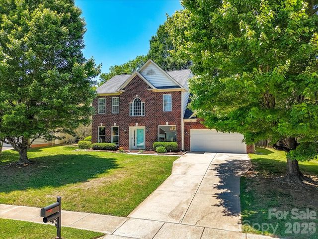 620 Meadow Lake Drive, Matthews, NC 28105