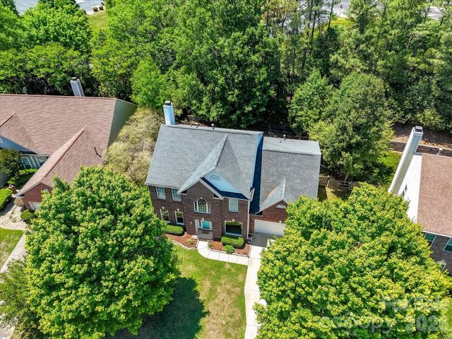 620 Meadow Lake Drive, Matthews, NC 28105