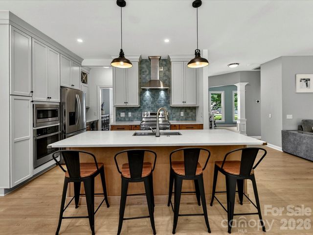 620 Meadow Lake Drive, Matthews, NC 28105