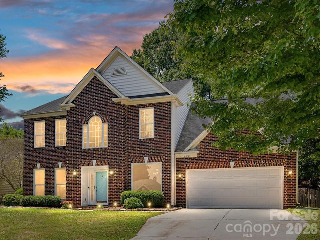 620 Meadow Lake Drive, Matthews, NC 28105