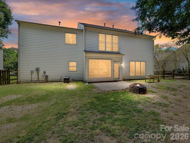 620 Meadow Lake Drive, Matthews, NC 28105