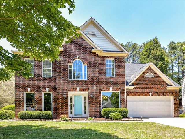 620 Meadow Lake Drive, Matthews, NC 28105