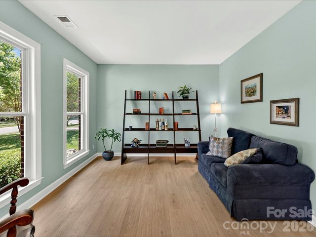 620 Meadow Lake Drive, Matthews, NC 28105