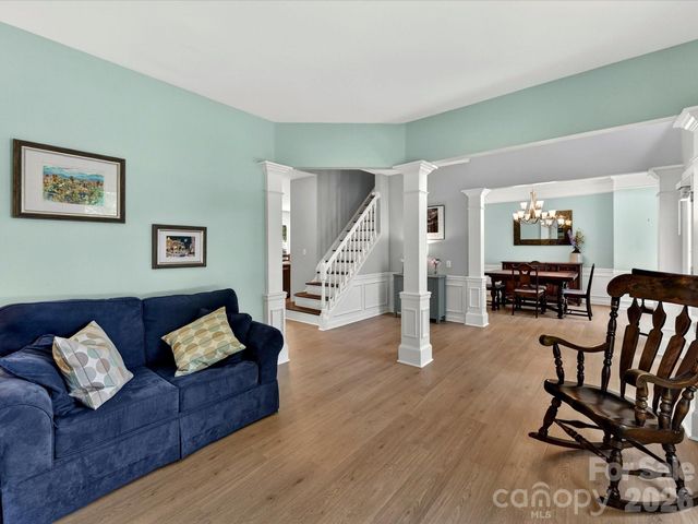 620 Meadow Lake Drive, Matthews, NC 28105