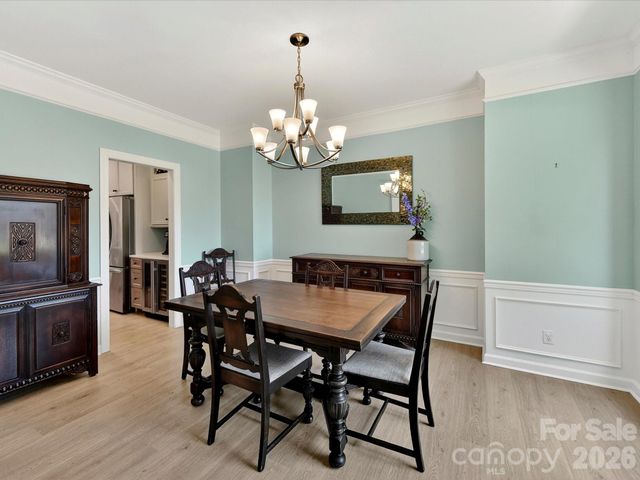 620 Meadow Lake Drive, Matthews, NC 28105