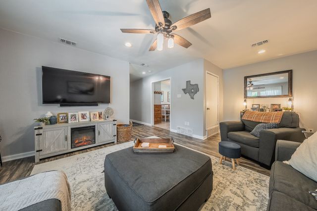 350 S Pearson Lane, Azle, TX 76020
