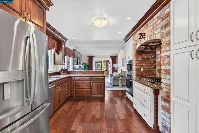 2654 Tamalpais Dr, Pinole, CA 94564