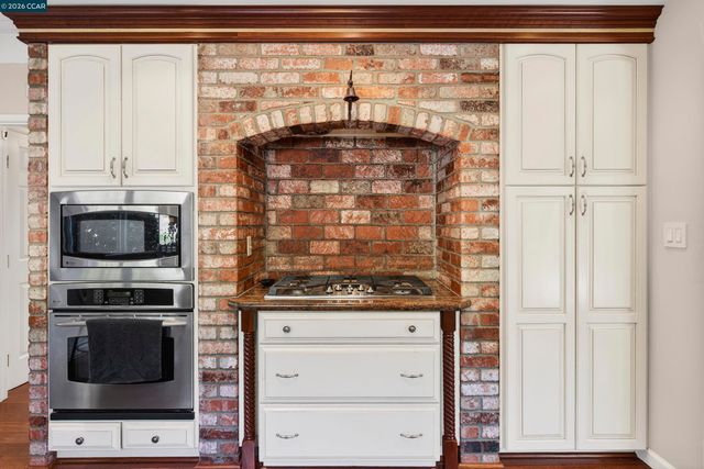 2654 Tamalpais Dr, Pinole, CA 94564