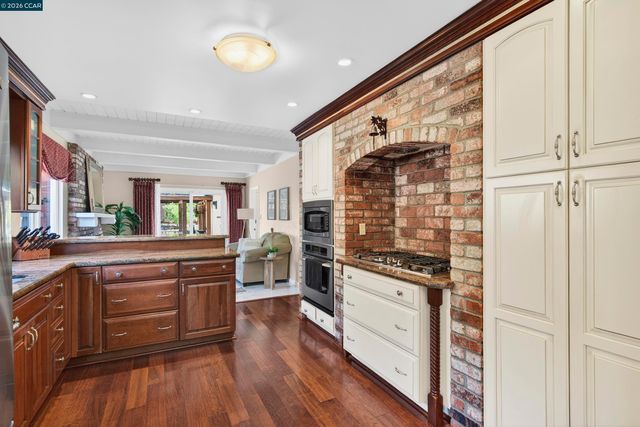 2654 Tamalpais Dr, Pinole, CA 94564