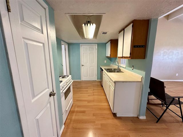 1820 Aspen Lane, Seabrook, TX 77586