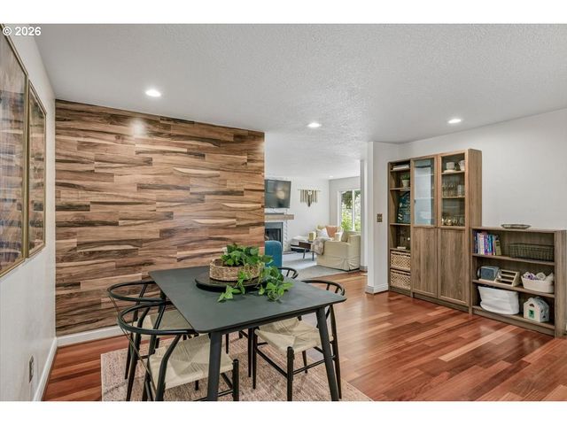 4617 Sw POMONA St, Portland, OR 97219