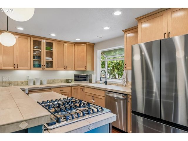 4617 Sw POMONA St, Portland, OR 97219