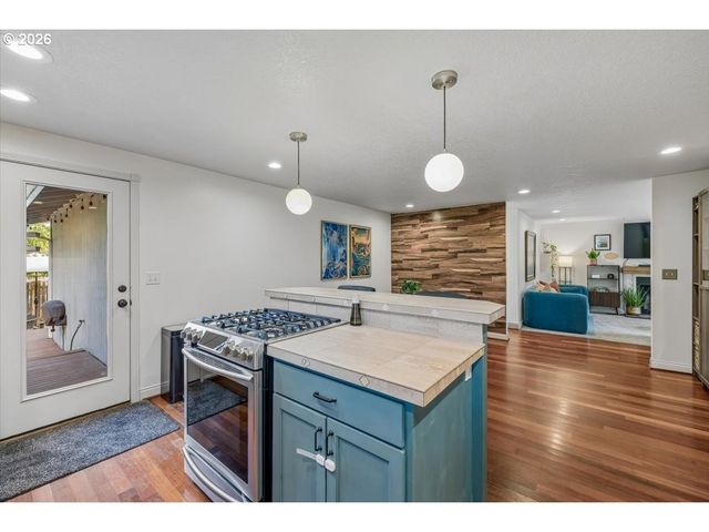 4617 Sw POMONA St, Portland, OR 97219