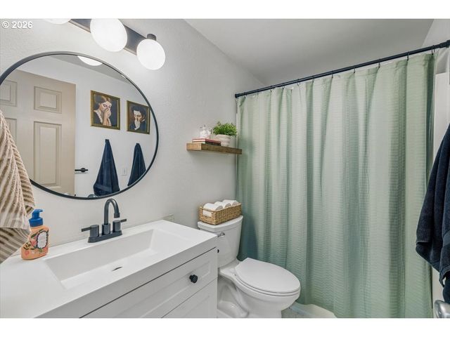 4617 Sw POMONA St, Portland, OR 97219