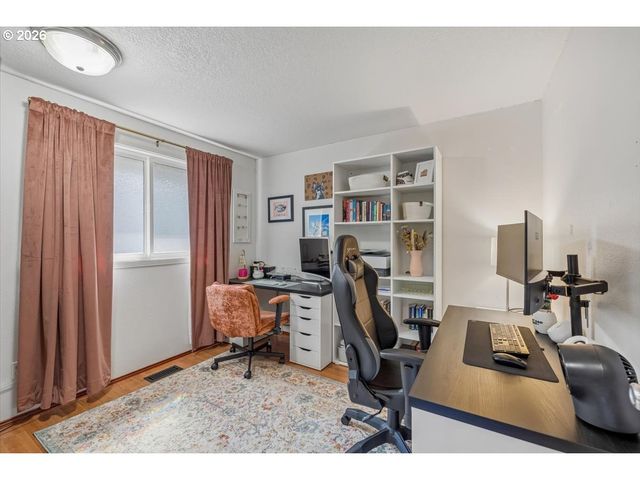 4617 Sw POMONA St, Portland, OR 97219