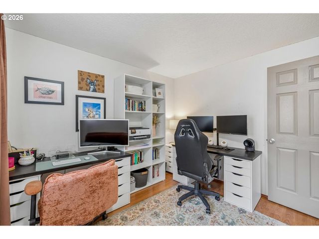 4617 Sw POMONA St, Portland, OR 97219